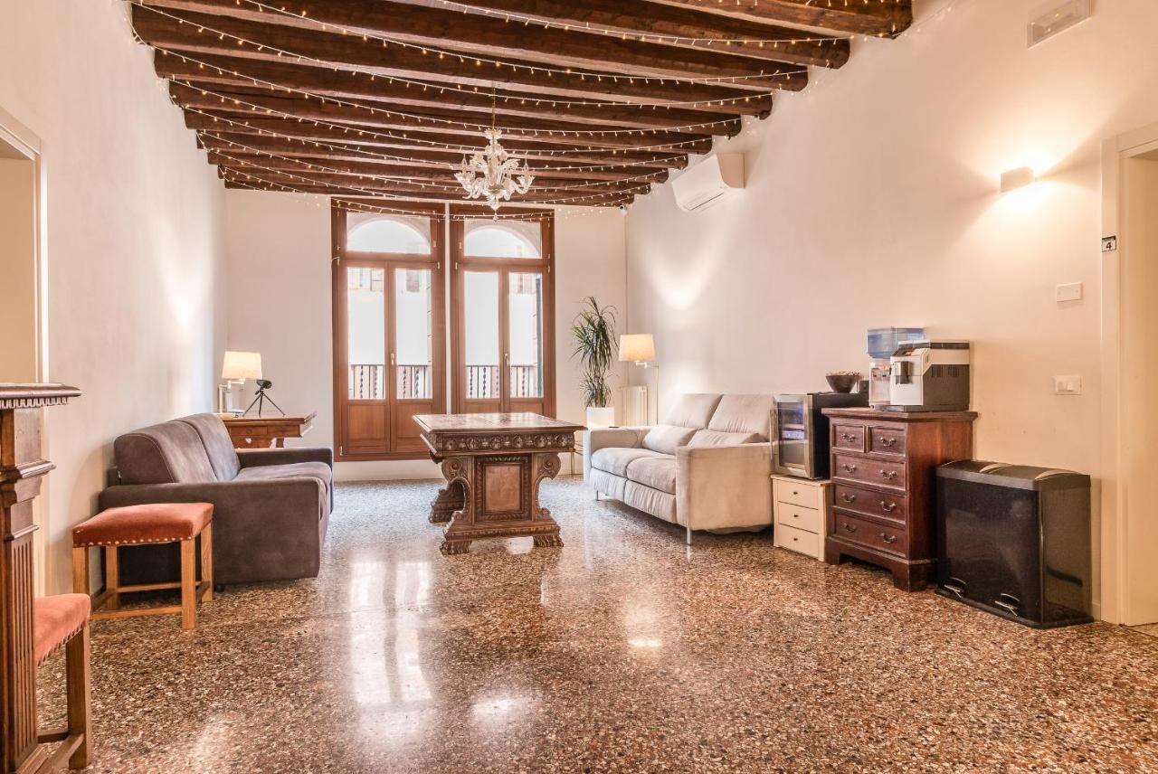Pensión Palazzo Daponte 2*